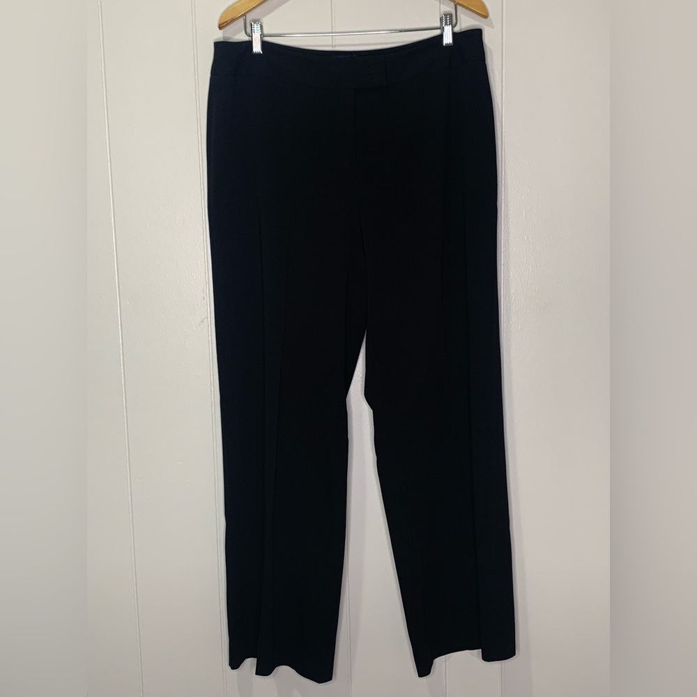 Like new Women’s black Anne Klein stretch pants size 14 